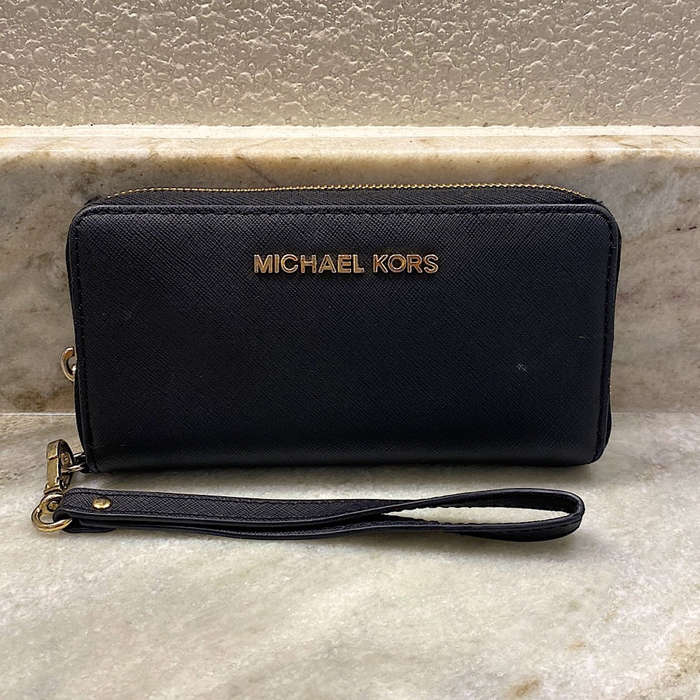Michael Kors Wristlet Wallet